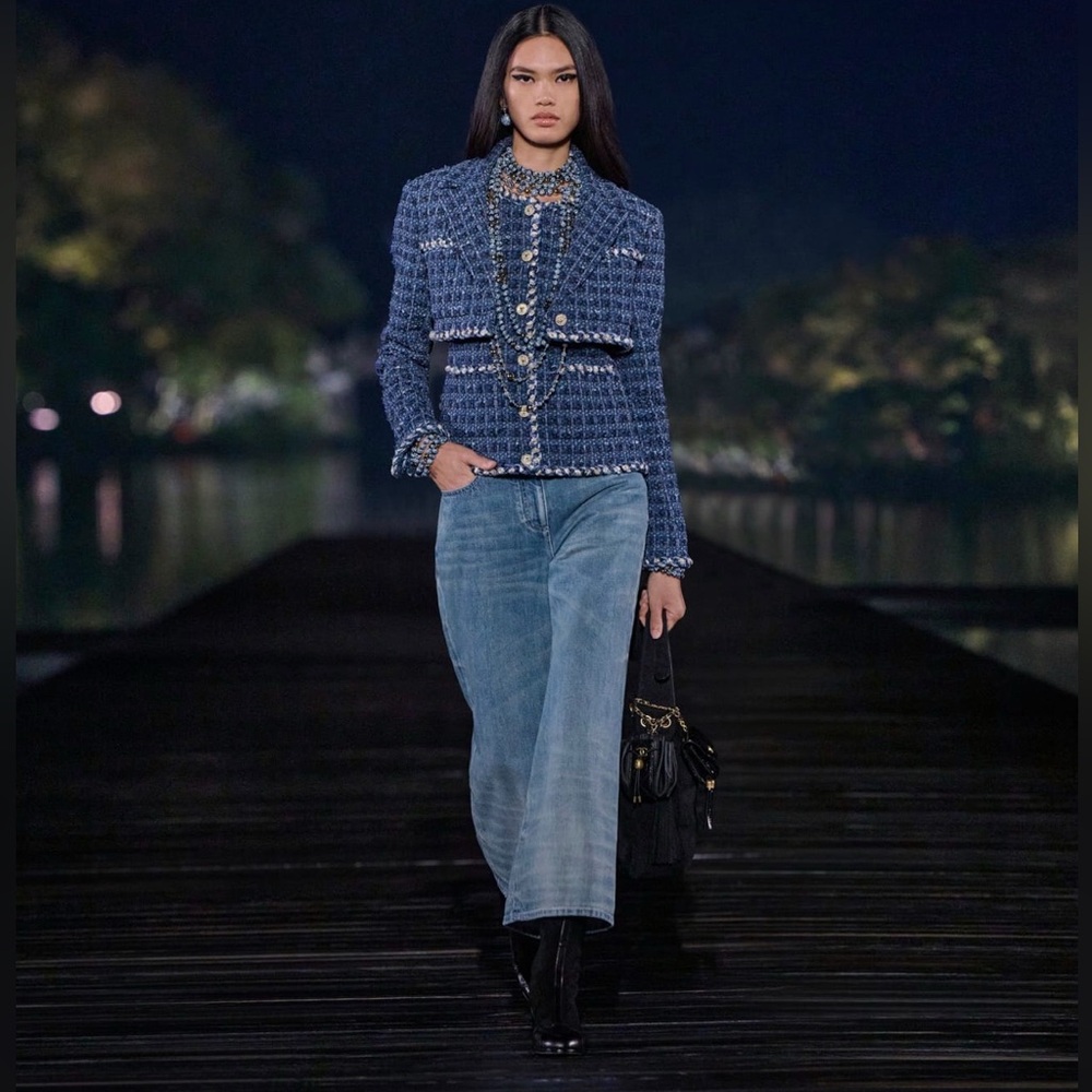 CHANEL 25A BLUE WASH RUNWAY WIDE LEG JEANS SIZE FR 36 / US 4 NWTS DETACHED!